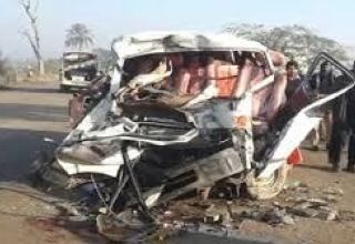10 killed, 20 injured in van-truck collision in SW Pakistan