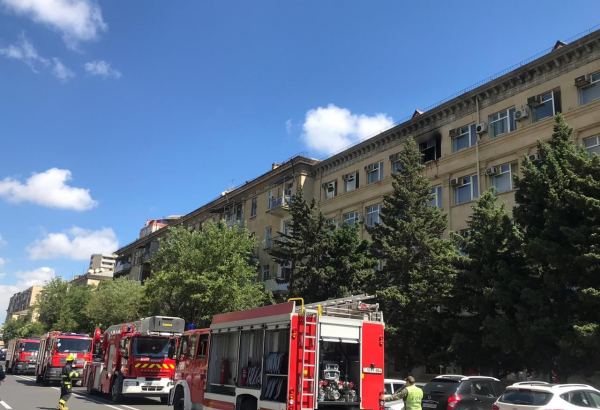В здании министерства юстиции Азербайджана произошло возгорание (ФОТО)