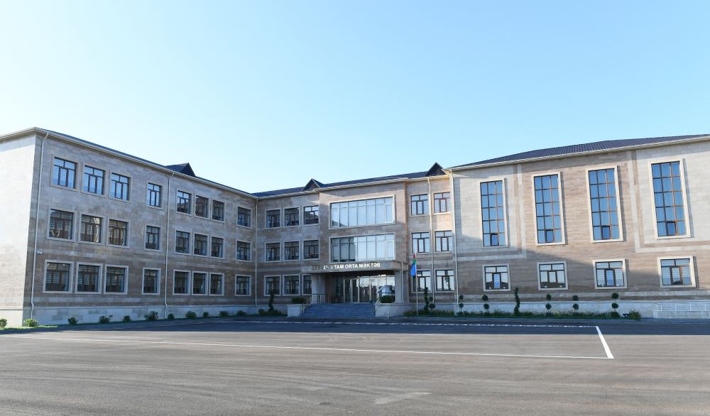 В Азербайджане заново отстроены или реконструированы 3500 средних школ – Эмин Амруллаев