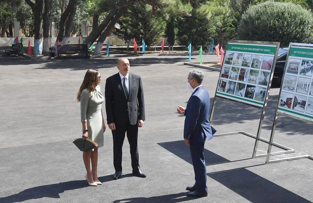 Президент Ильхам Алиев и Первая леди Мехрибан Алиева приняли участие в открытии Дома культуры имени Саттара Бахлулзаде в Сураханском районе Баку (ФОТО)