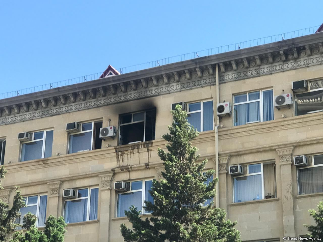 В здании министерства юстиции Азербайджана произошло возгорание (ФОТО)