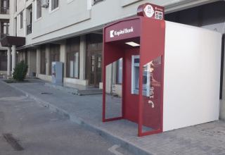 Jurnalistlər binasının qarşısında bankomat quraşdırılıb (FOTO)
