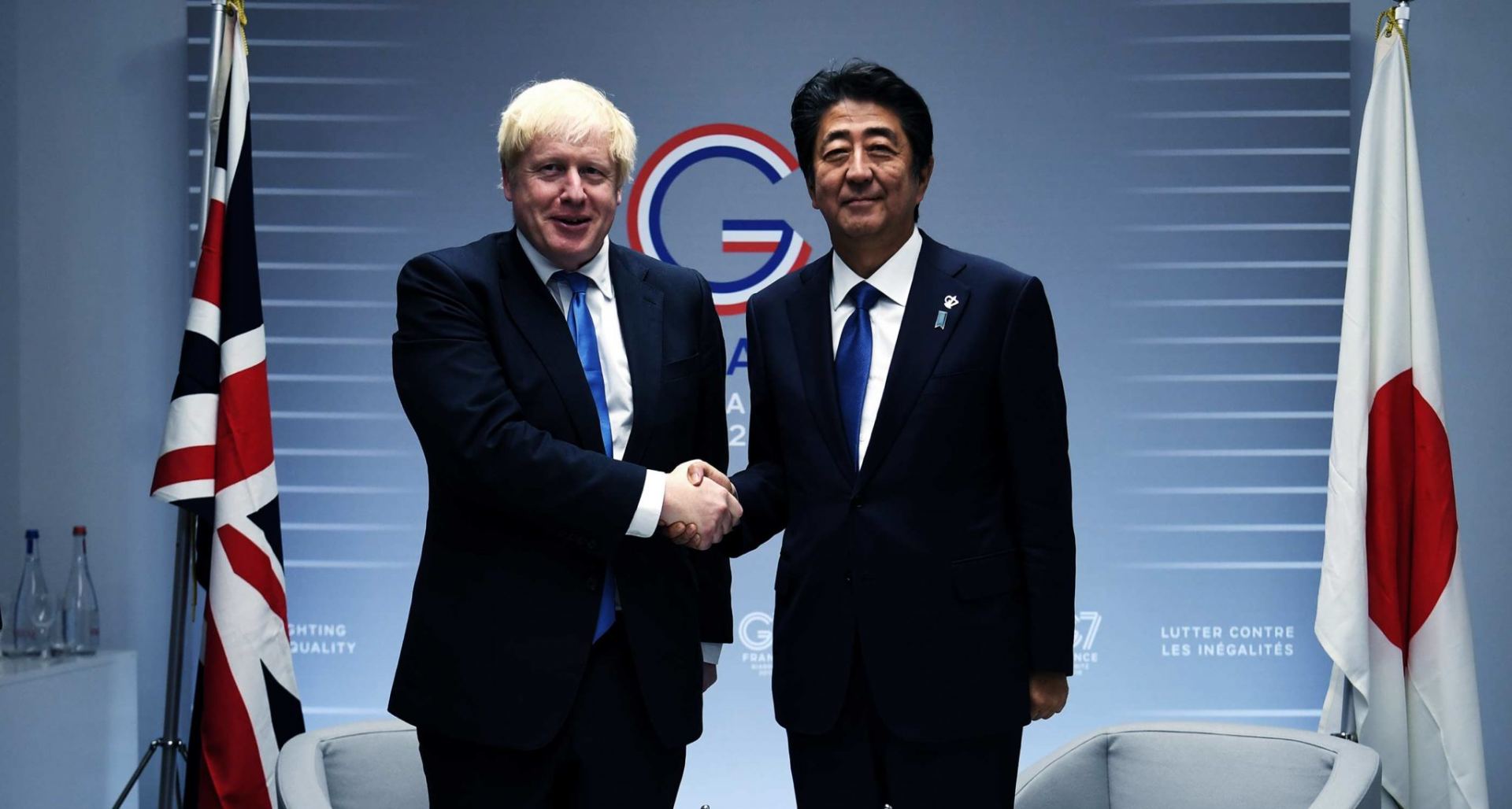 Синдзо Абэ поблагодарил Джонсона за положительную оценку его премьерства