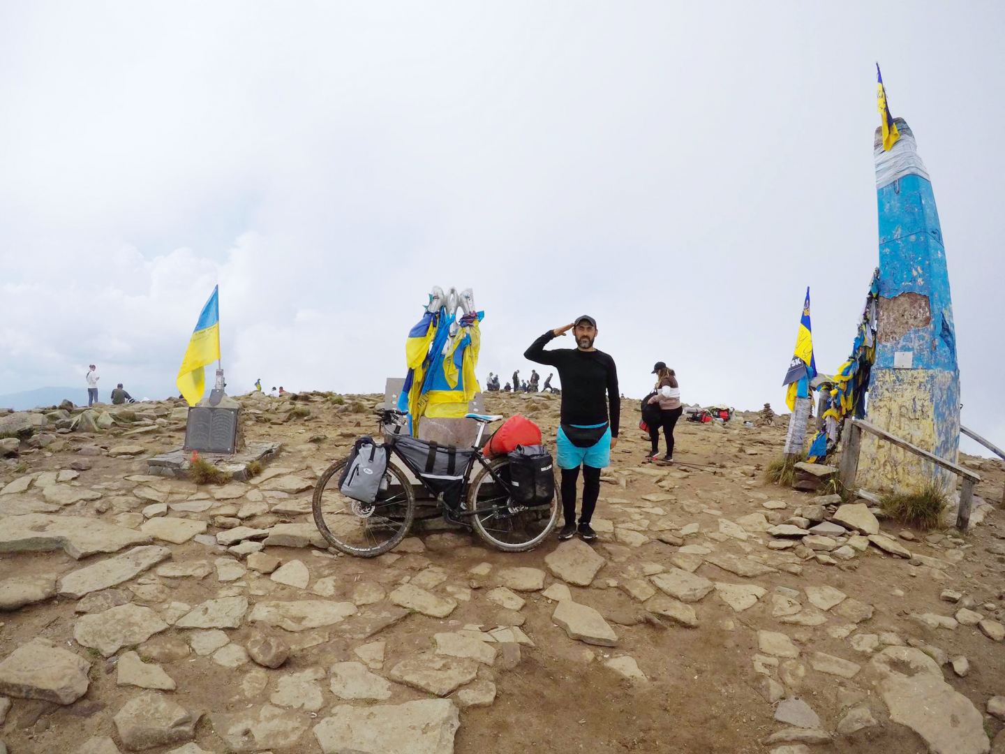 В горах Украины на велосипеде - в честь Азербайджанского солдата (ФОТО)