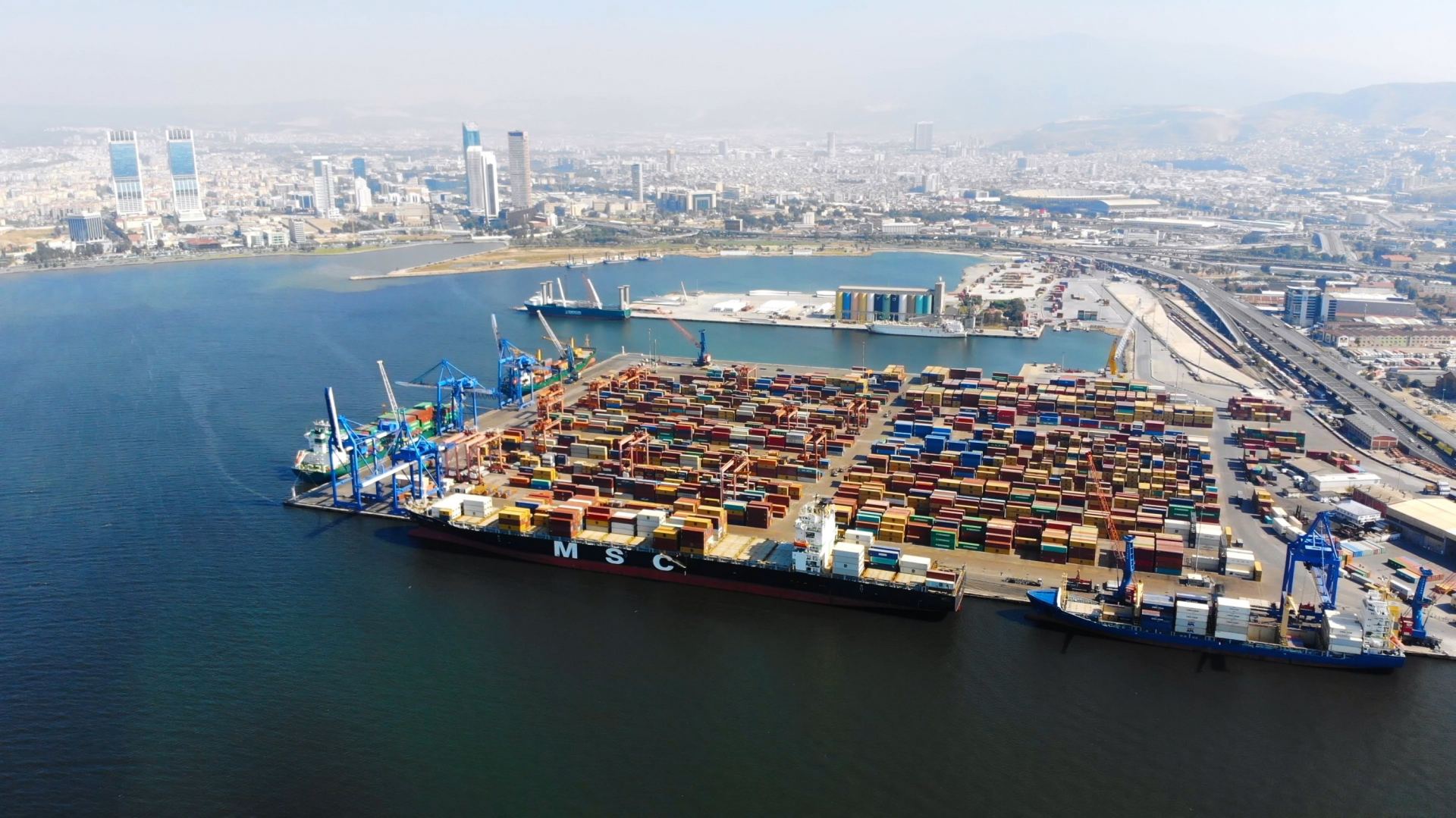 Turkish Ministry shares data on transshipment of goods by local ports in April 2022