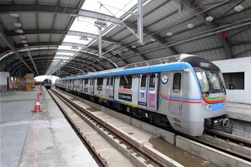 В Нью-Дели возобновило работу метро