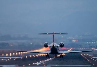 В Японии самолет впервые совершил вынужденную посадку из-за пассажира без маски