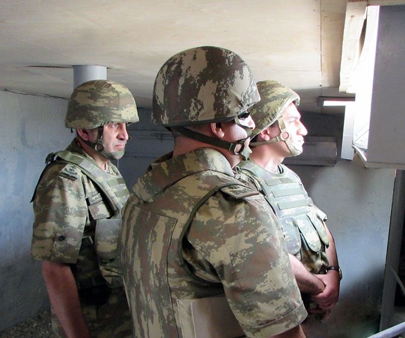 Помощник Президента Азербайджана посетил воинские части в прифронтовой зоне (ФОТО)