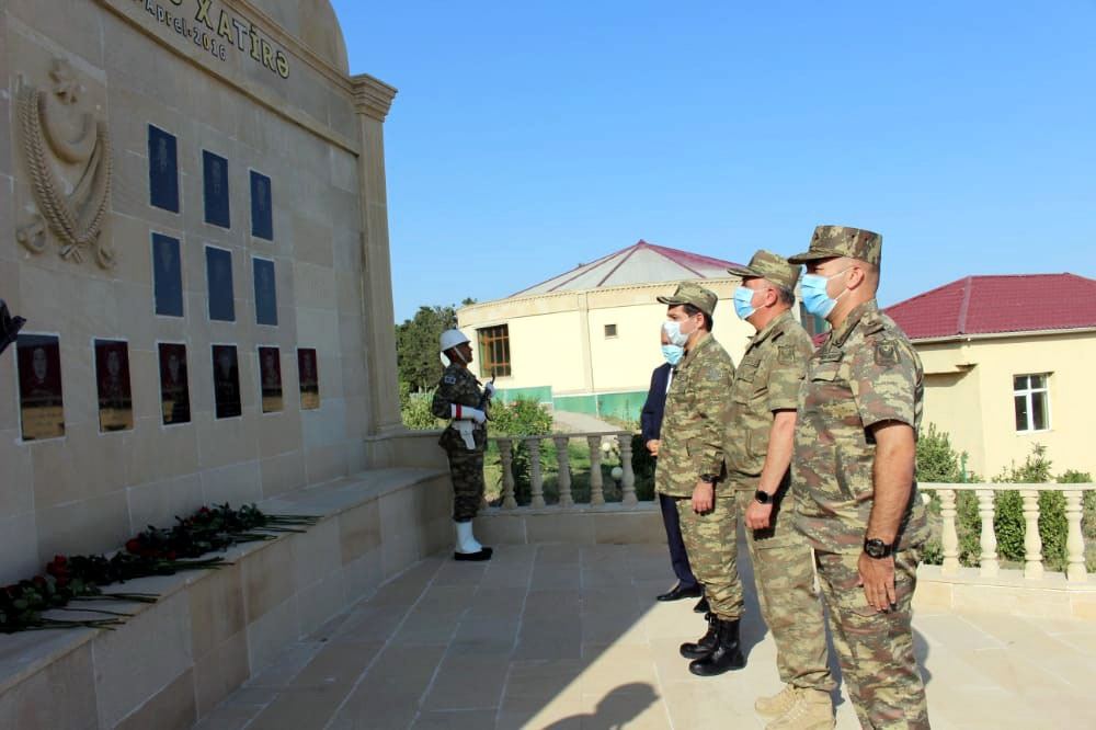 Assistant to Azerbaijani president visits military units in frontline zone