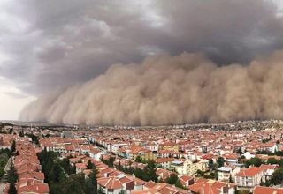 Песчаная буря обрушилась на Анкару