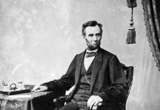 Прядь волос Авраама Линкольна продали на аукционе в США за $81 тыс.