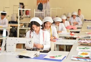 В Азербайджане больше женщин стали выбирать профобразование