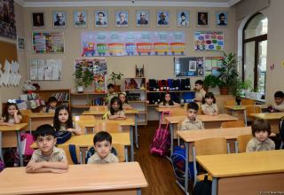 Директорам школ поручено не требовать от учащихся приходить в школьной форме нового образца - миннауки и образования Азербайджана