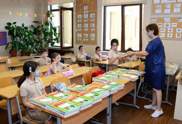 В Баку всего 3-4% родителей отказались пускать детей в школу