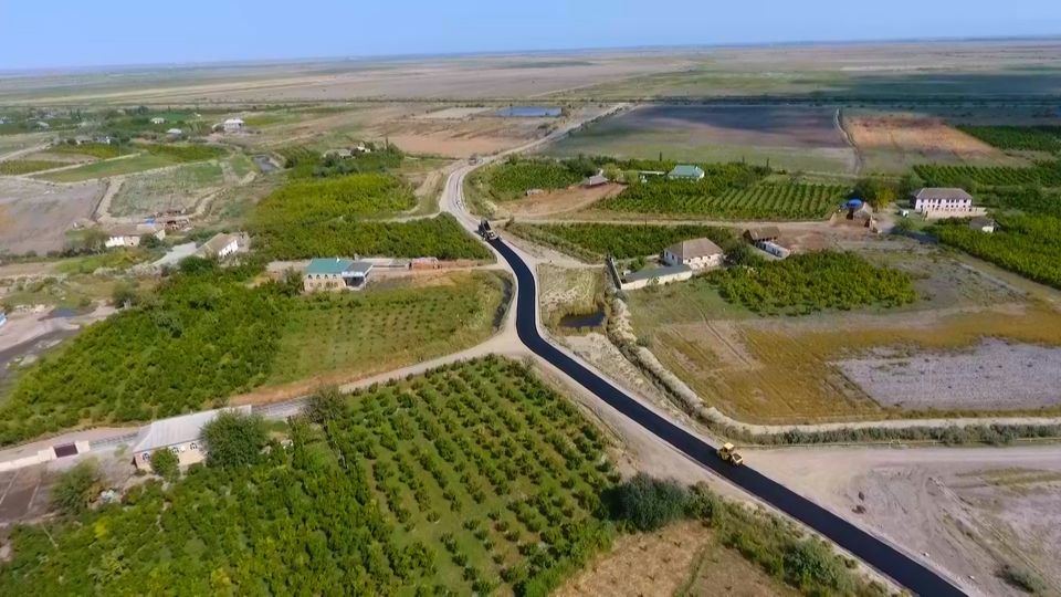 Kürdəmirdə 3 kəndi birləşdirən yolun yenidən qurulması yekunlaşmaq üzrədir (FOTO)
