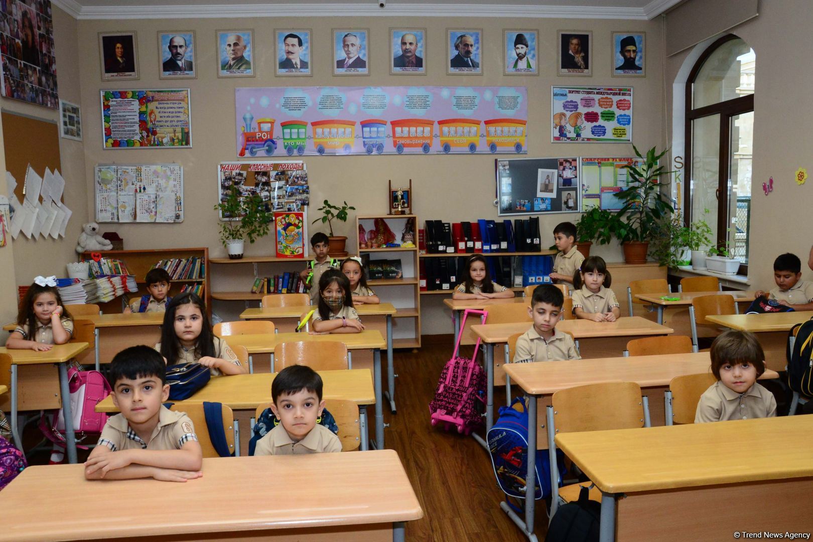 В Азербайджане с 15 сентября планируется возобновить занятия в школах - Шахмар Мовсумов