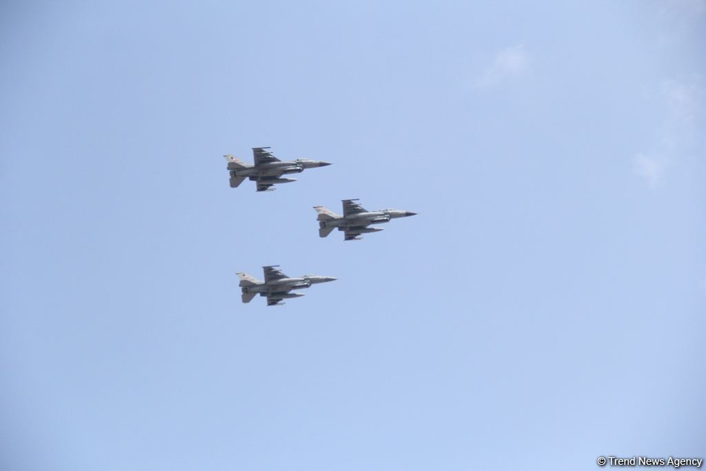 ВВС Азербайджана и Турции совершили совместные полеты в небе над Гянджой (ФОТО)