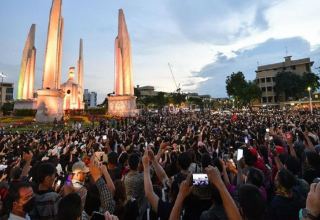 В Таиланде десятки тысяч человек вышли на антиправительственную акцию