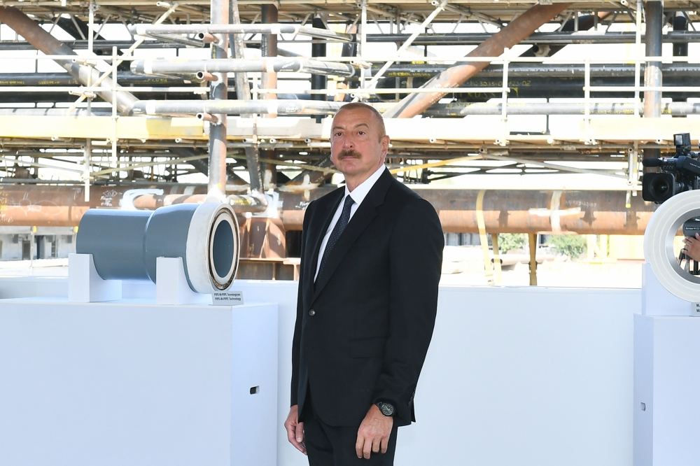 Президент Ильхам Алиев принял участие в церемонии закладки фундамента морских операций на месторождении «Абшерон» (ФОТО/ВИДЕО) (версия 2)