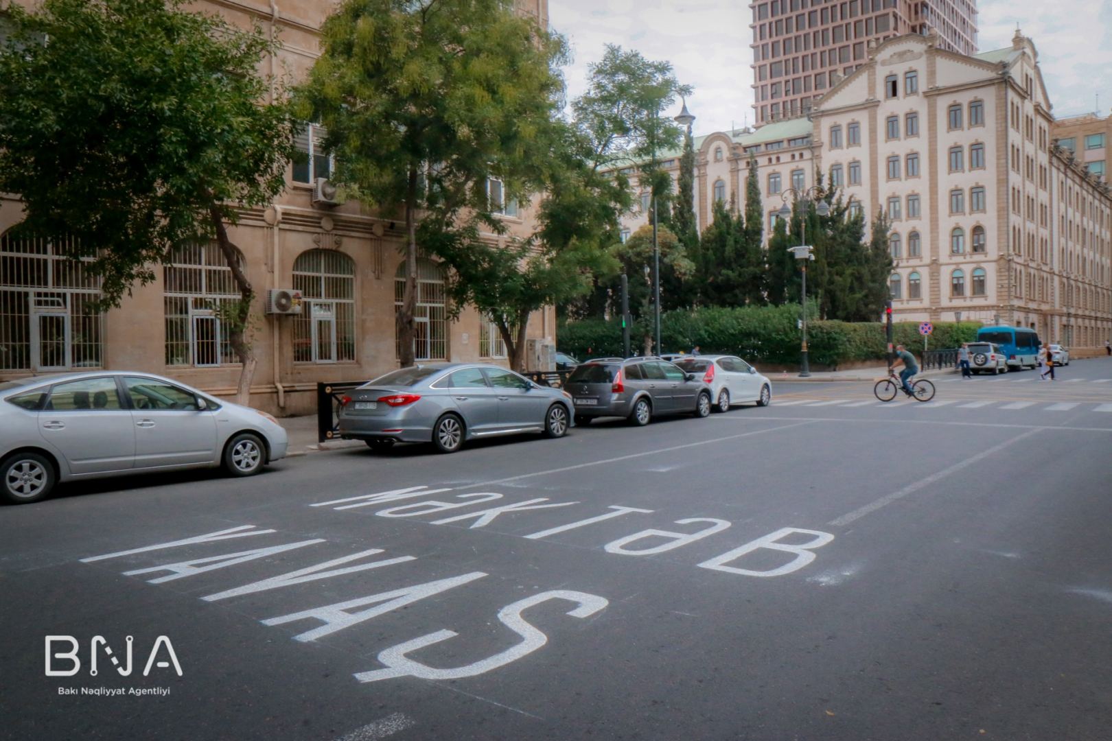 В Баку перед школами обновлены пешеходные "зебры" (ФОТО)