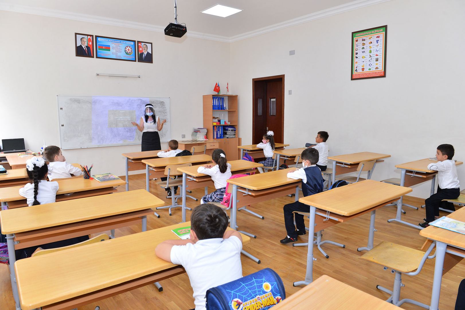 В Азербайджане коронавирус выявлен еще у 10 учащихся