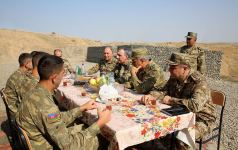Генпрокурор и военный прокурор Азербайджана посетили воинские части в прифронтовой зоне (ФОТО)