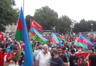 Many Azerbaijanis in Russian Moscow appeal to embassy to sent them to front
