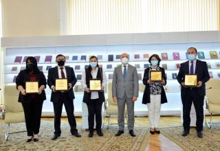 В Баку наградили победителей литературного конкурса (ФОТО)