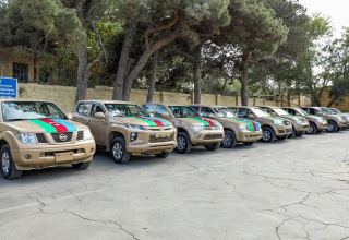 Автомобильная федерация Азербайджана передала национальной армии 10 внедорожников (ФОТО)