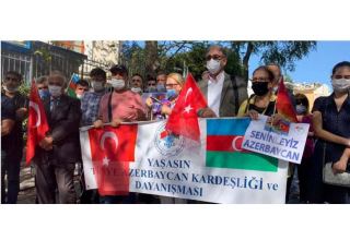 В Стамбуле прошла акция в поддержку Азербайджана под девизом «Мы с тобой, Азербайджан, мы с тобой, Карабах!»