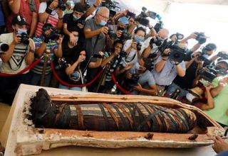 В Египте вскрыли саркофаг с захороненной 2500 лет назад мумией