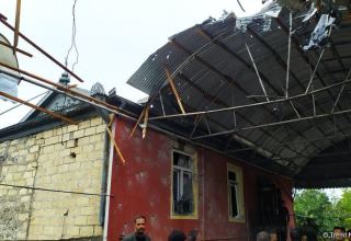 Дом жительницы Барды, пострадавший от артобстрела армян (ФОТО)