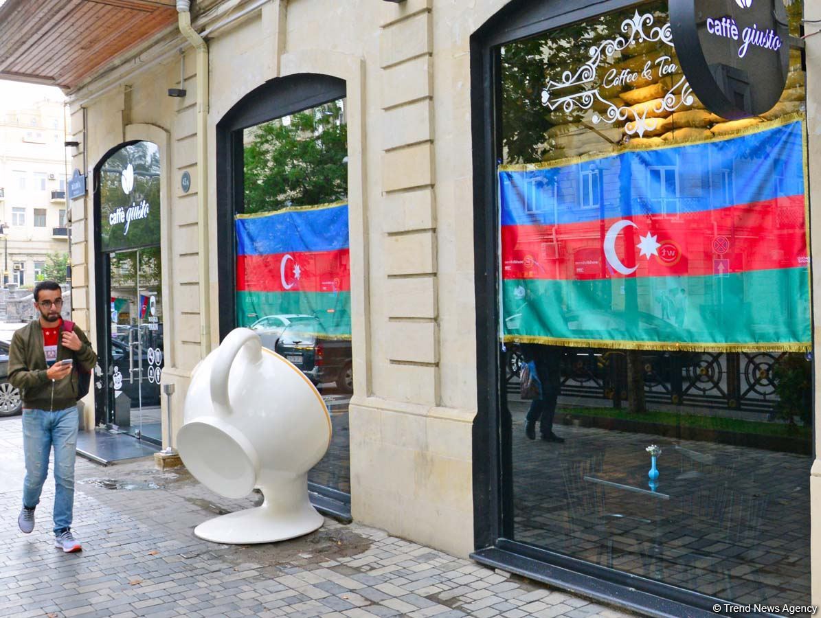 Баку украсился национальным триколором (ФОТО)