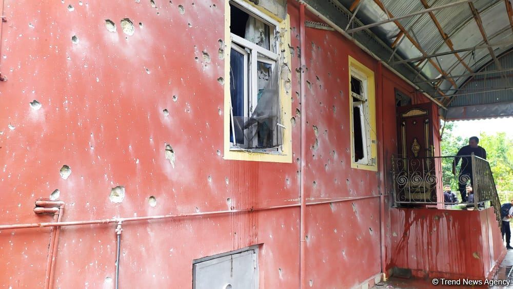 Bərdədə ermənilərin atdığı raket nəticəsində həlak olan qadının evi (FOTO)