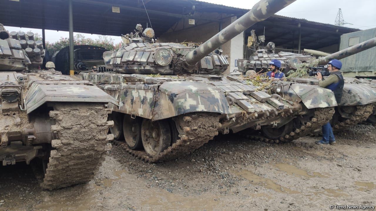 Cəbrayılda ələ keçirilən düşmən texnikası: 3 tank, 9 "Ural"... (FOTO) - Gallery Image