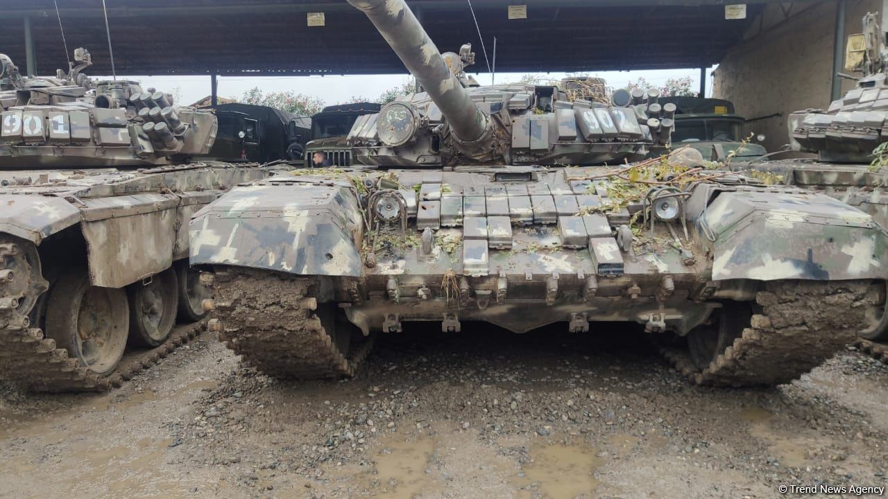 Cəbrayılda ələ keçirilən düşmən texnikası: 3 tank, 9 "Ural"... (FOTO)