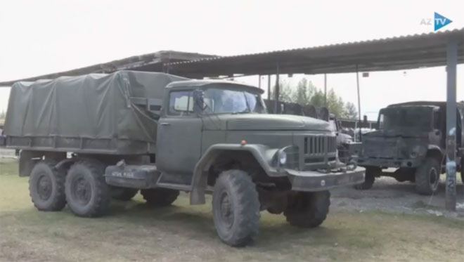 Armenian servicemen flee, leaving their military equipment on battlefield (VIDEO)