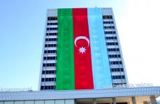 Баку украшен трехцветным флагом Азербайджана (ФОТОСЕССИЯ)
