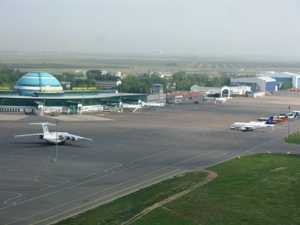 В Нур-Султан прибыли 514 авиапассажиров: 104 отправлены на сдачу ПЦР-тестов и 1 депортирован