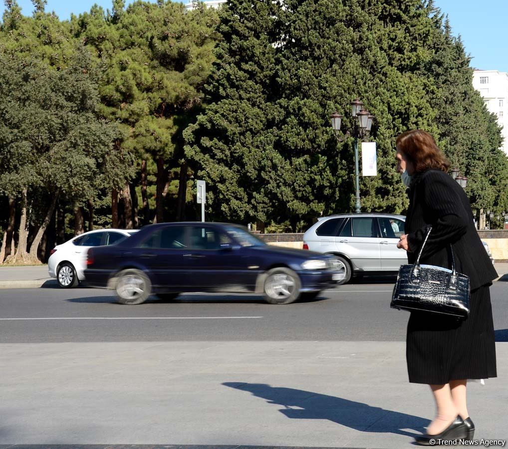 Koronavirusa yoluxma niyə artır? - Maska yaddan çıxıb, sosial məsafə gözlənilmir (FOTOREPORTAJ) - Gallery Image