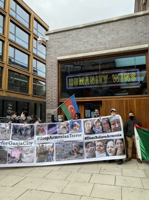 Böyük Britaniyadakı soydaşlarımız “Amnesty İnternational” təşkilatının ofisinin qarşısında aksiya keçiriblər (FOTO) - Gallery Image
