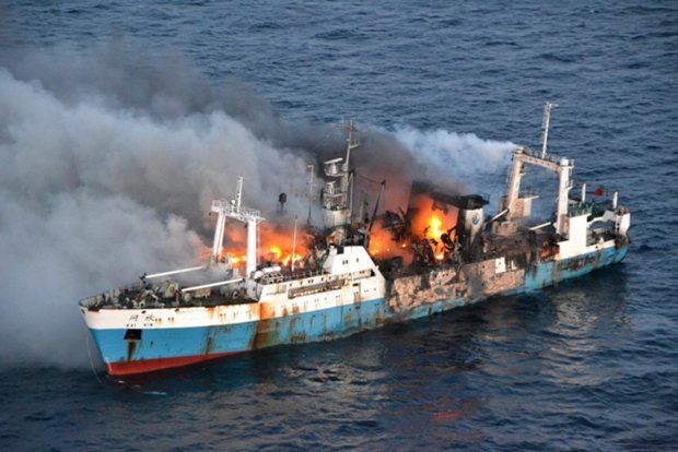Трое моряков погибли при пожаре на российском траулере на Канарах
