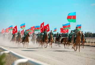 В Баку прошел парад на Карабахских скакунах в честь освободительной миссии армии Азербайджана (ВИДЕО, ФОТО)