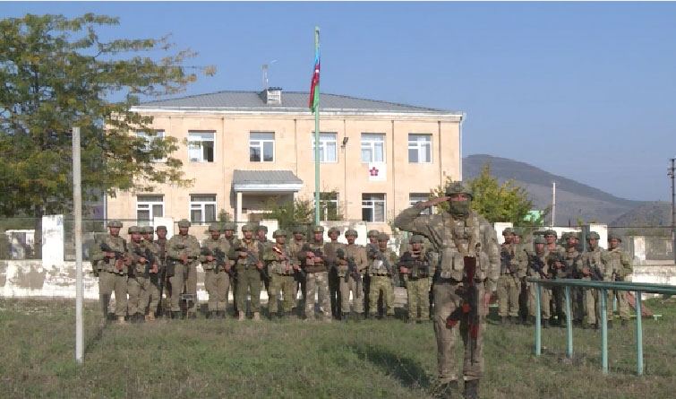 Над освобожденными от оккупации пограничными заставами развевается государственный флаг Азербайджана