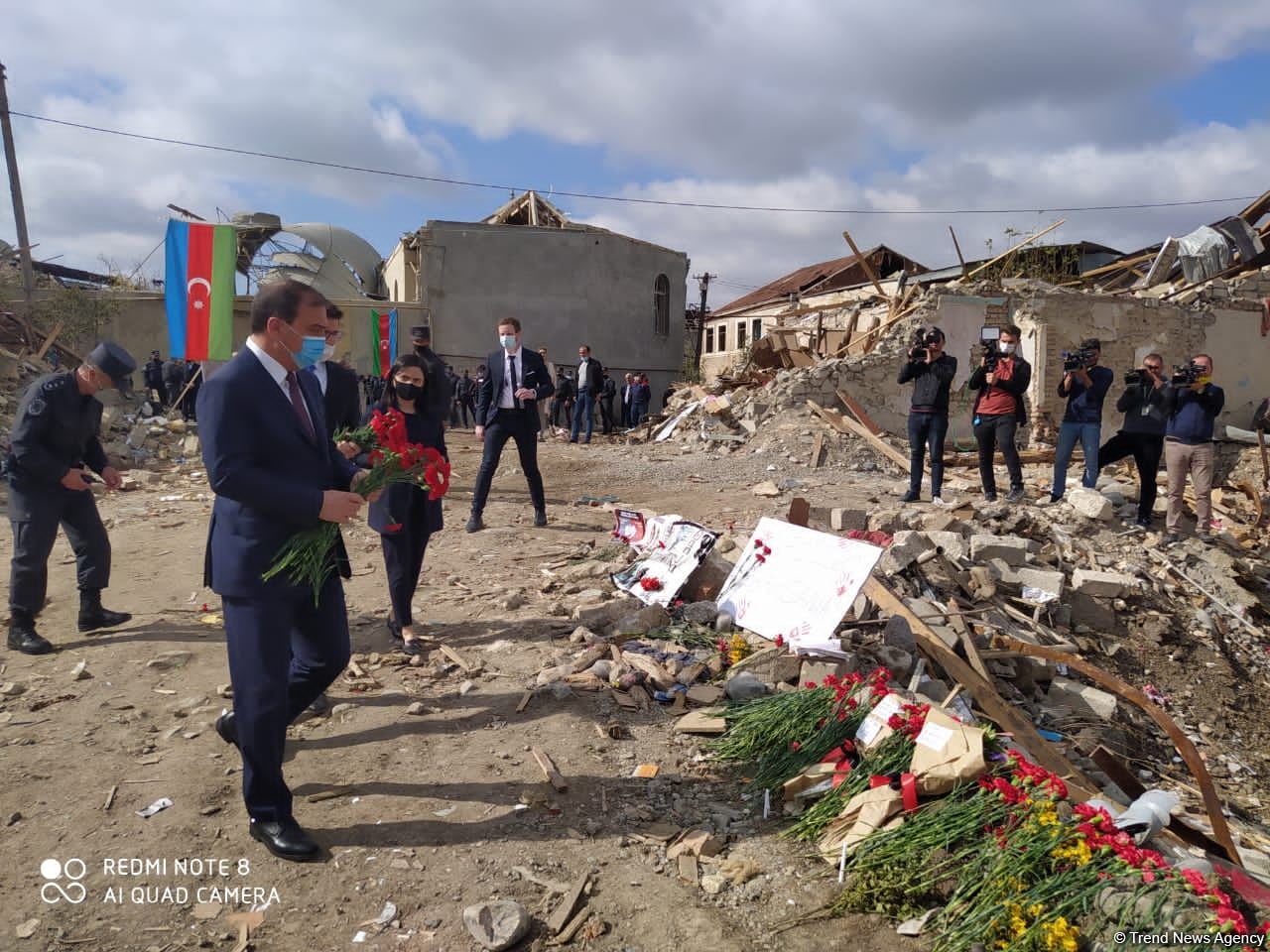 Israel's ambassador to Azerbaijan visits Ganja, witnesses damages following Armenia's attack (PHOTO)