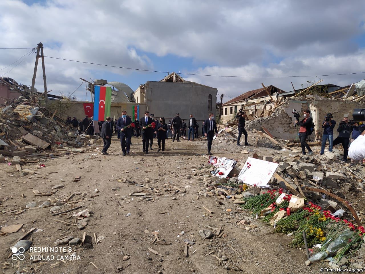 Посол Израиля побывал на месте ракетных ударов армянских ВС по Гяндже  (ФОТО)
