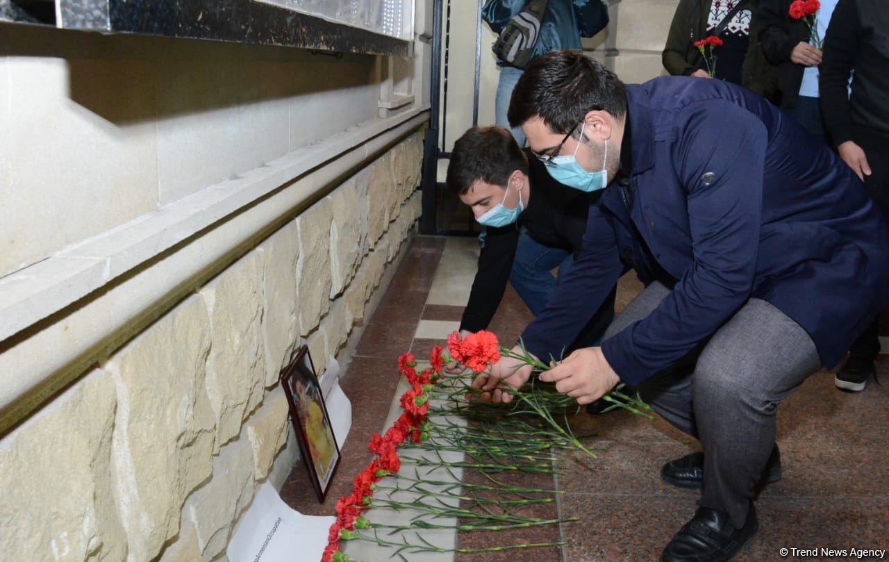 Подростки почтили память гражданина России, погибшего в результате обстрела Гянджи ВС Армении (ФОТО)