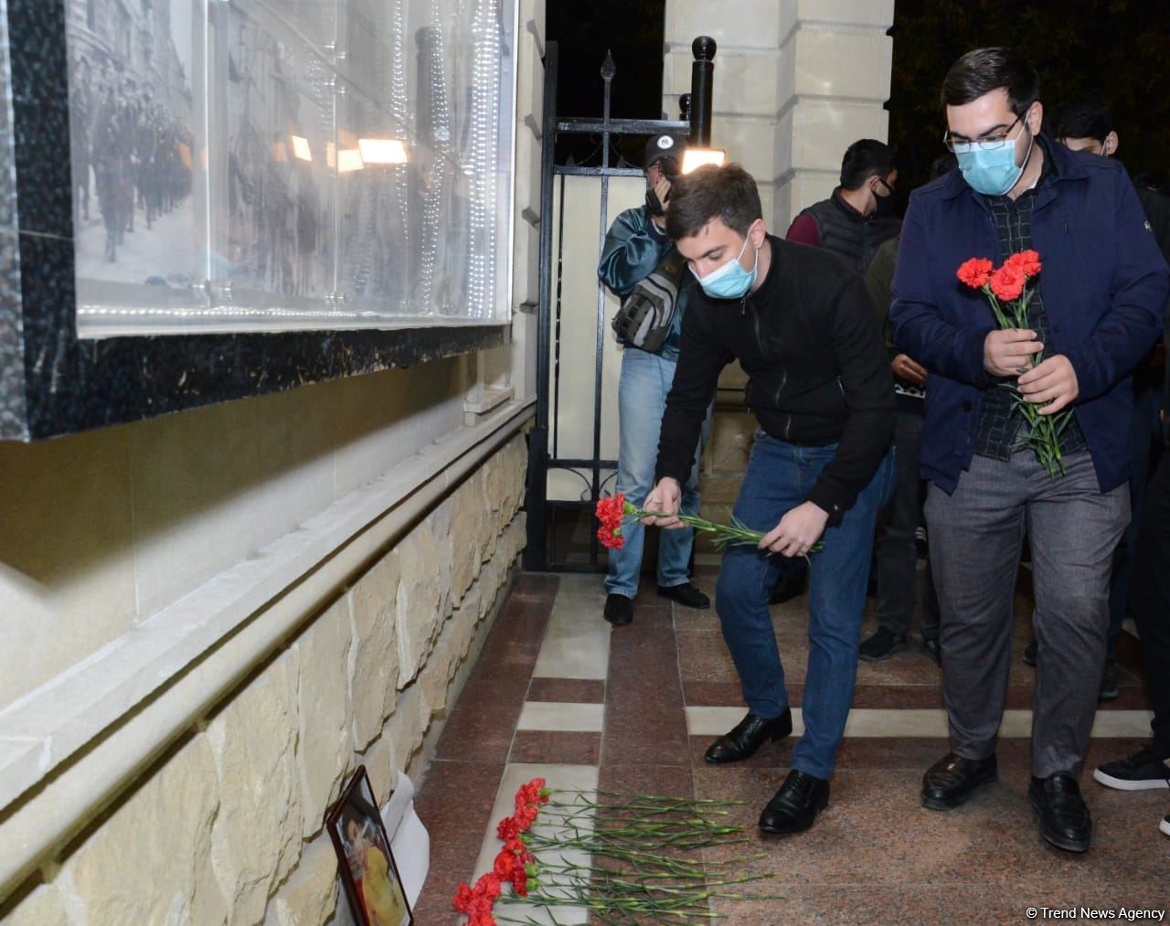 Подростки почтили память гражданина России, погибшего в результате обстрела Гянджи ВС Армении (ФОТО)