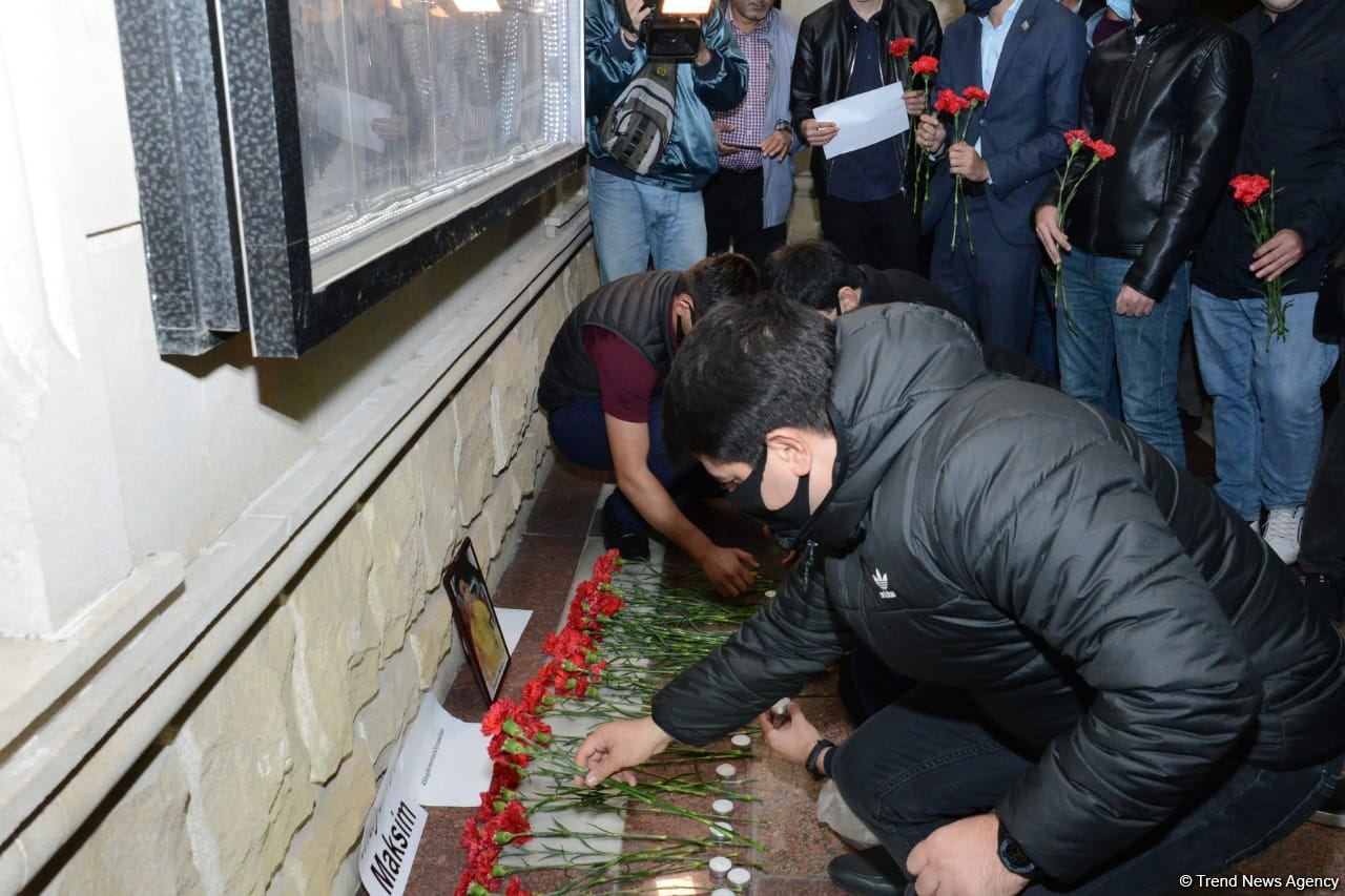 Teenagers honor memory of Russian citizen who died as result of Ganja shelling by Armenian Armed Forces (PHOTO)