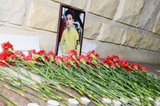 Перед посольством России в Азербайджане проходит акция памяти 13-летнего Артура Маякова (ВИДЕО, ФОТО)